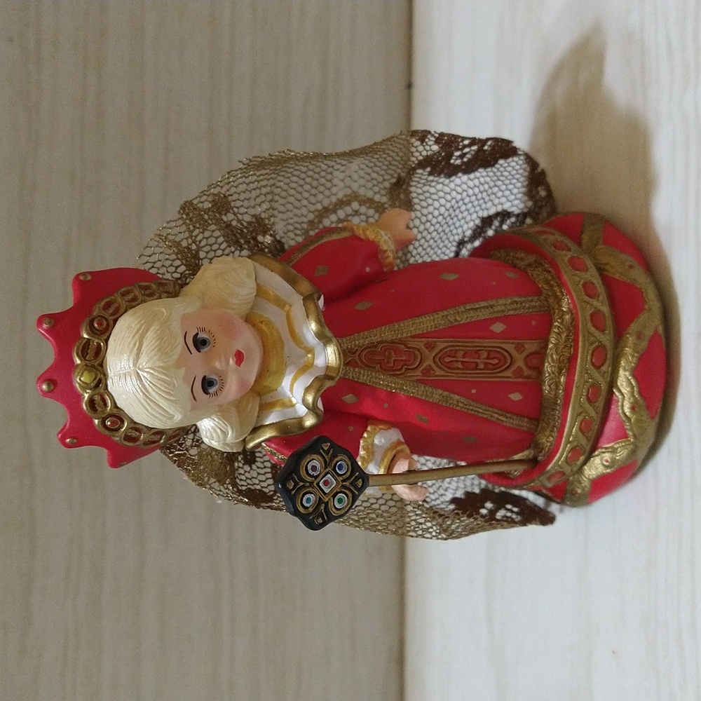 Vintage 1999 Madame Alexander The Red Queen - 1997 Christmas Ornament